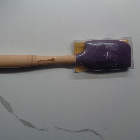 Le Creuset Other - Le Creuset Medium Silicone Spatula Cassis plum